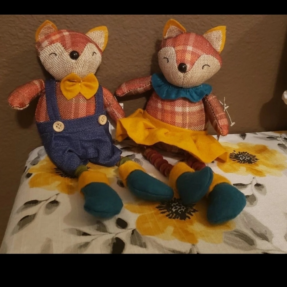 Target dollar spot sitting fall foxes